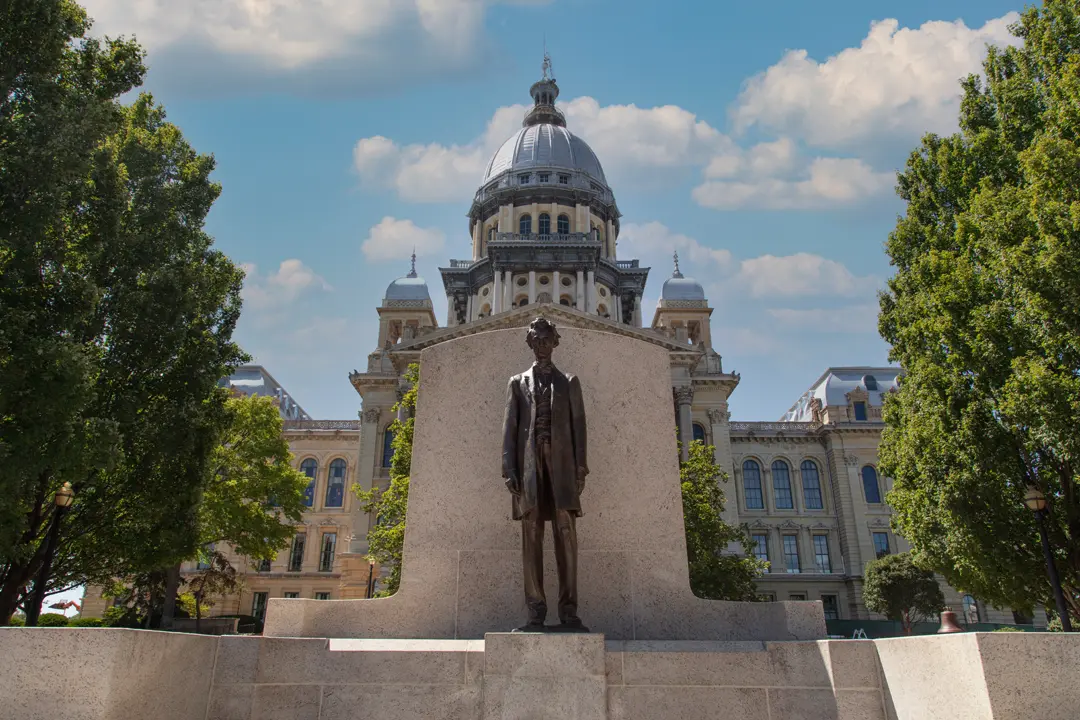 Illinois 101: Chicago Dominates-Deep Dish, Politics, and Midwest Powerhouse