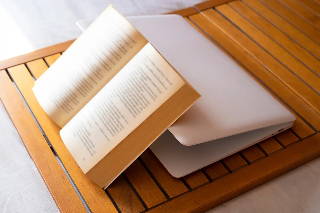 Digital Burnout in Romance: Why "Phone-Free" Dates are Making a Comeback